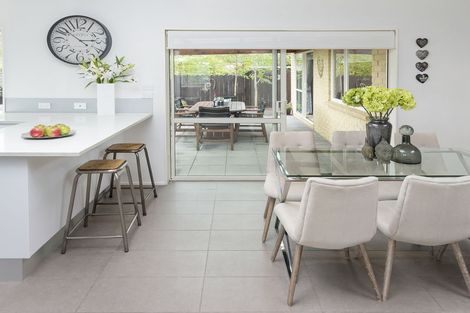 Photo of property in 2/4 Limerick Place, Dannemora, Auckland, 2016