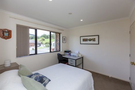 Photo of property in 10 Sams Way, Raumati South, Paraparaumu, 5032