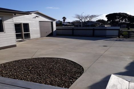 Photo of property in 9b Sandspit Road, Waiuku, 2123