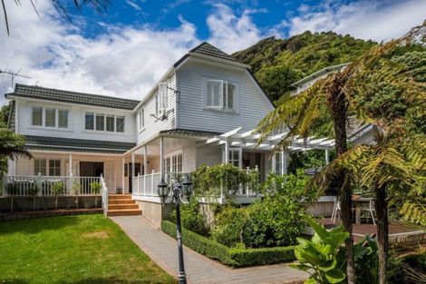 Photo of property in 21 Nikau Street, Eastbourne, Lower Hutt, 5013