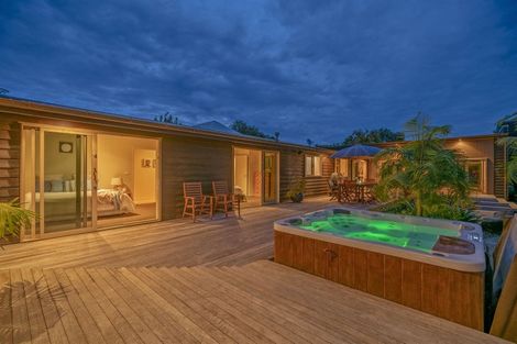 Photo of property in 16 Robinson Road, Whitianga, 3510