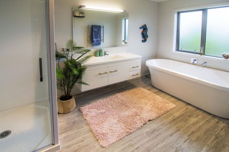 Photo of property in 6 Valkyrie Close, Carterton, 5713