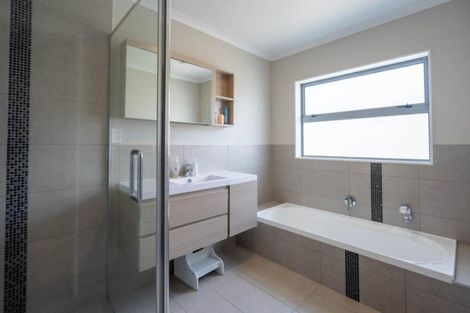 Photo of property in 4 Petrel Close, Paraparaumu Beach, Paraparaumu, 5032