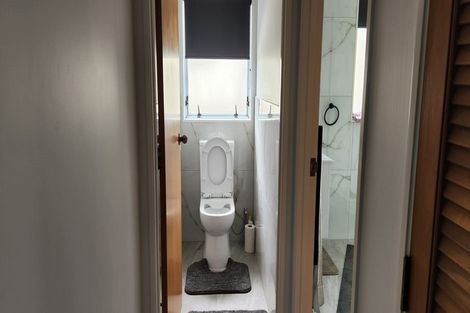 Photo of property in 6 Bolton Street, Blockhouse Bay, Auckland, 0600