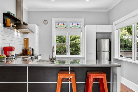 Photo of property in 23 Cameron Road, Bluff Hill, Napier, 4110