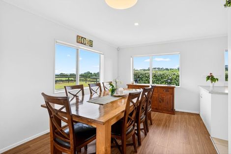 Photo of property in 1014 South Head Road, South Head, Helensville, 0874