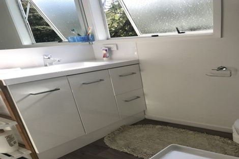 Photo of property in 28 Spinella Drive, Bayview, Auckland, 0629