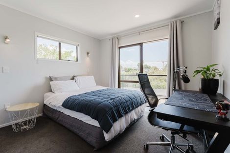 Photo of property in 7 John Dee Crescent, Red Beach, 0932