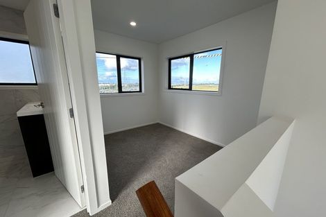 Photo of property in 338 Triangle Road, Massey, Auckland, 0614