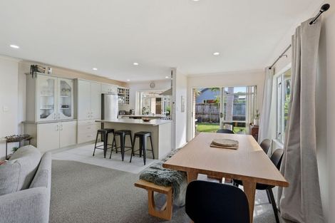 Photo of property in 32 Highfields Terrace, Henderson, Auckland, 0612