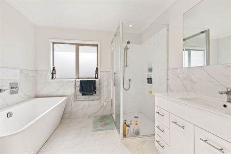 Photo of property in 27a Kirrie Avenue, Te Atatu South, Auckland, 0610