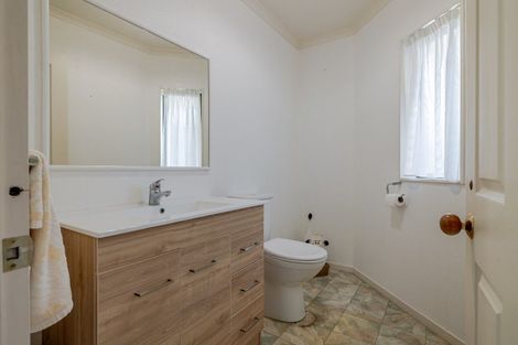 Photo of property in 8 Rothesay Place, Highbury, Palmerston North, 4412