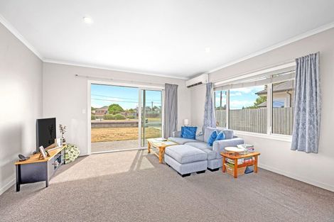 Photo of property in 15 Cuffs Road, Wainoni, Christchurch, 8061