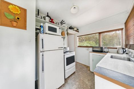 Photo of property in 2 Kay Road, Swanson, Auckland, 0614
