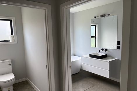 Photo of property in 5 Coutts Way, Fitzherbert, Palmerston North, 4410