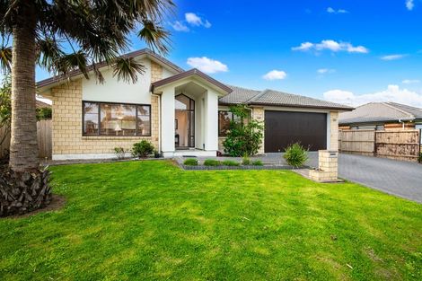 Photo of property in 11 Walter Haddrell Crescent, Flat Bush, Auckland, 2016