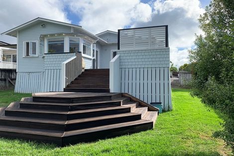 Photo of property in 35 Huia Road, Point Chevalier, Auckland, 1022