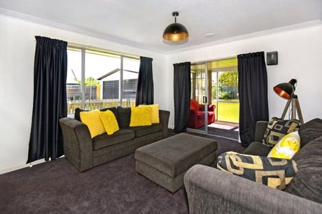 Photo of property in 9 Dunedin Street, Redwood, Christchurch, 8051