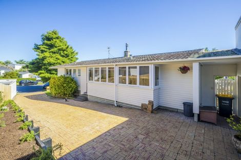 Photo of property in 8 Miro Place, Waiuku, 2123