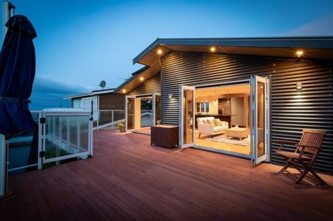 Photo of property in 15 Jane Street, Waikanae Beach, Waikanae, 5036