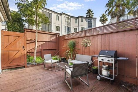 Photo of property in 10/69 Target Road, Totara Vale, Auckland, 0629