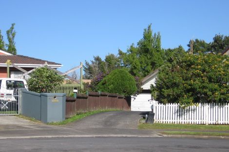 Photo of property in 2/41 Greenstone Place, Clover Park, Auckland, 2019