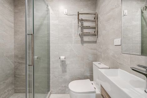 Photo of property in 34a Lorikeet Place, Unsworth Heights, Auckland, 0632