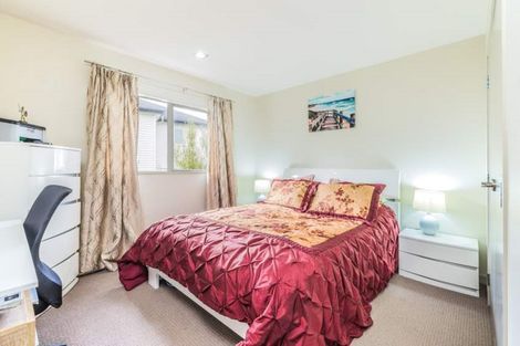 Photo of property in 15 Mana Lane, Pinehill, Auckland, 0632