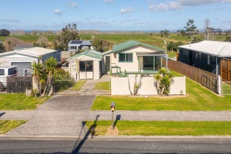 Photo of property in 384 Pukehina Parade, Pukehina, Te Puke, 3189