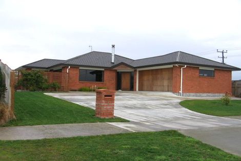 Photo of property in 2 Daniel Place, Kelvin Grove, Palmerston North, 4414