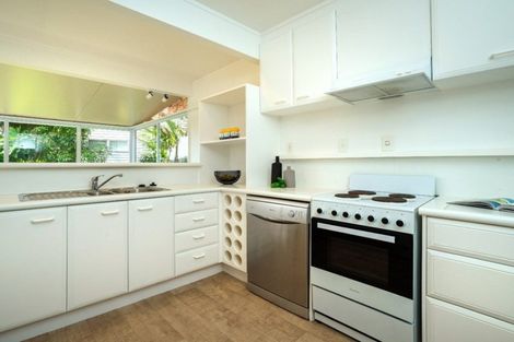 Photo of property in 31 Ocean View Road, Hatfields Beach, Orewa, 0931