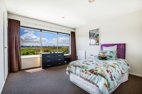 Photo of property in 28 Stranraer Crescent, Wattle Downs, Auckland, 2103