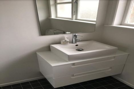 Photo of property in 2/3a Huapai Street, Onehunga, Auckland, 1061