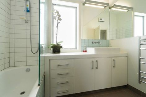 Photo of property in 12 Burnell Avenue, Thorndon, Wellington, 6011