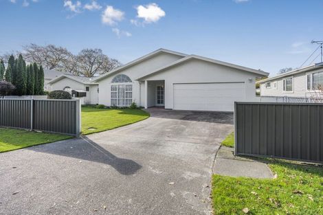 Photo of property in 15 Wood Street, Greytown, 5712