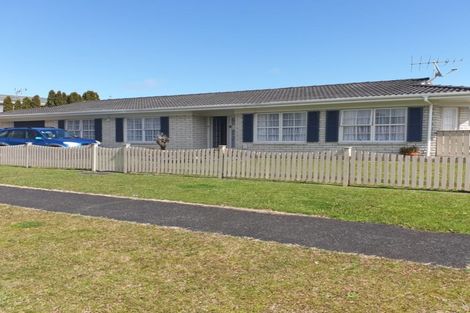Photo of property in 126 Racecourse Road, Waiuku, 2123