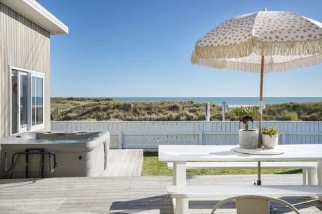 Photo of property in 21 Ocean Beach Street, Foxton Beach, Foxton, 4815