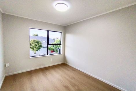 Photo of property in 24 Sandgate Avenue, Botany Downs, Auckland, 2010