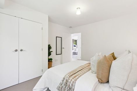 Photo of property in 7b Lyndfield Lane, Newlands, Wellington, 6037