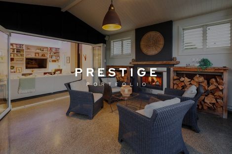 Photo of property in 5 Fairway Grove, Hokowhitu, Palmerston North, 4410