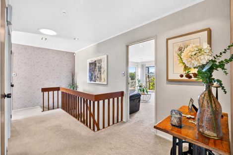 Photo of property in 4 Valdese Rise, Browns Bay, Auckland, 0630