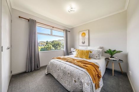 Photo of property in 18 Cresswell Place, Johnsonville, Wellington, 6037