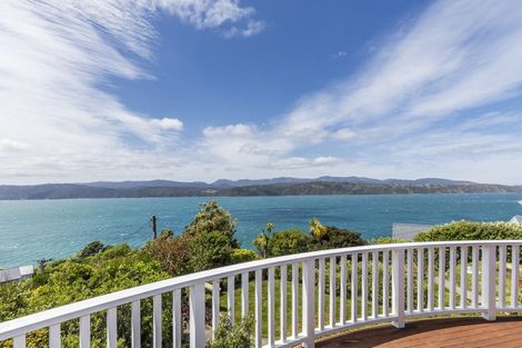 Photo of property in 22 Tai Paku Paku Road, Karaka Bays, Wellington, 6022