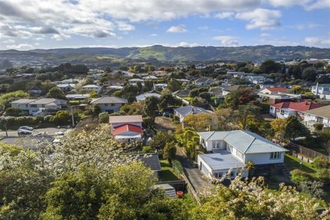 Photo of property in 5 Julia Place, Tawa, Wellington, 5028