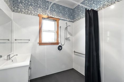 Photo of property in 27 List Street, Welbourn, New Plymouth, 4310