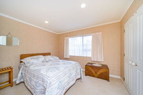 Photo of property in 27 Rosebank Avenue, Kelvin Grove, Palmerston North, 4414