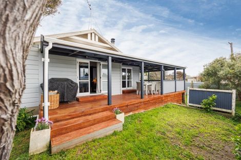 Photo of property in 24 Punga Street, Tangimoana, 4822