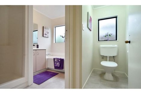 Photo of property in 2/16 Ebony Place, Massey, Auckland, 0614