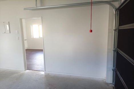 Photo of property in 27 Sheridan Drive, New Lynn, Auckland, 0600