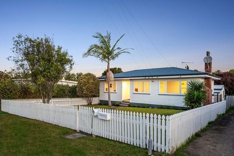 Photo of property in 9 Eskdale Road, Birkdale, Auckland, 0626